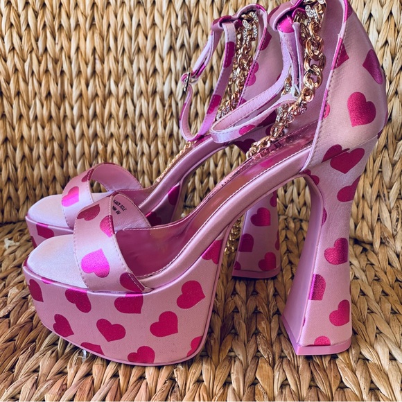 New Sugar Thrillz x Dolls Kill Chain Platform Heels. - Picture 4 of 7